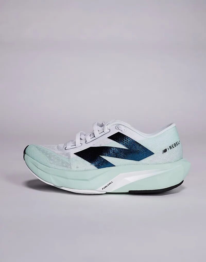 Женские кроссовки для бега New Balance FuelCell Rebel V4 белого и зеленого цветов — фото 2