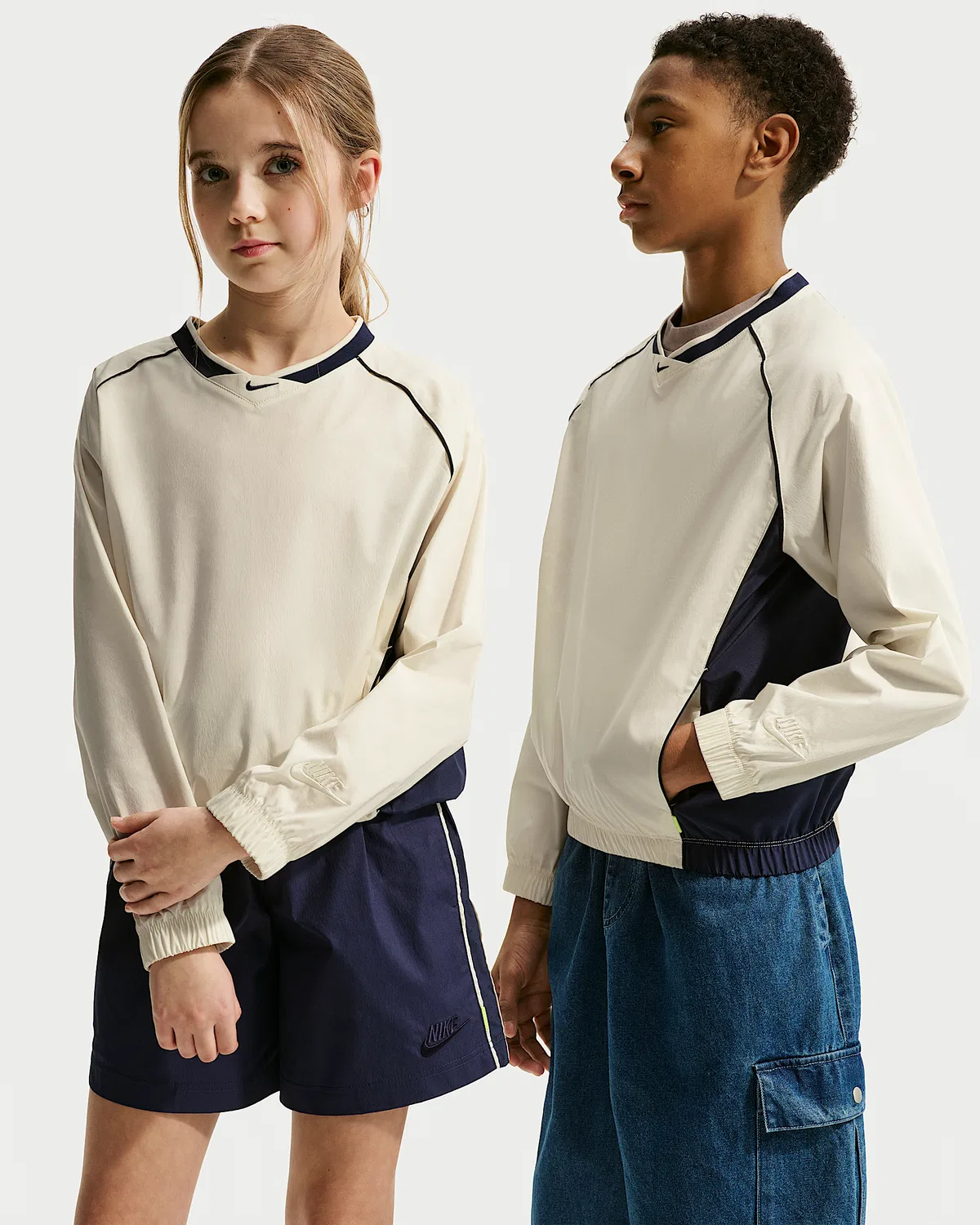 Детская вязаная рубашка с V-образным вырезом Nike Sportswear, Soft Pearl/Midnight Navy/Black/Soft Pearl