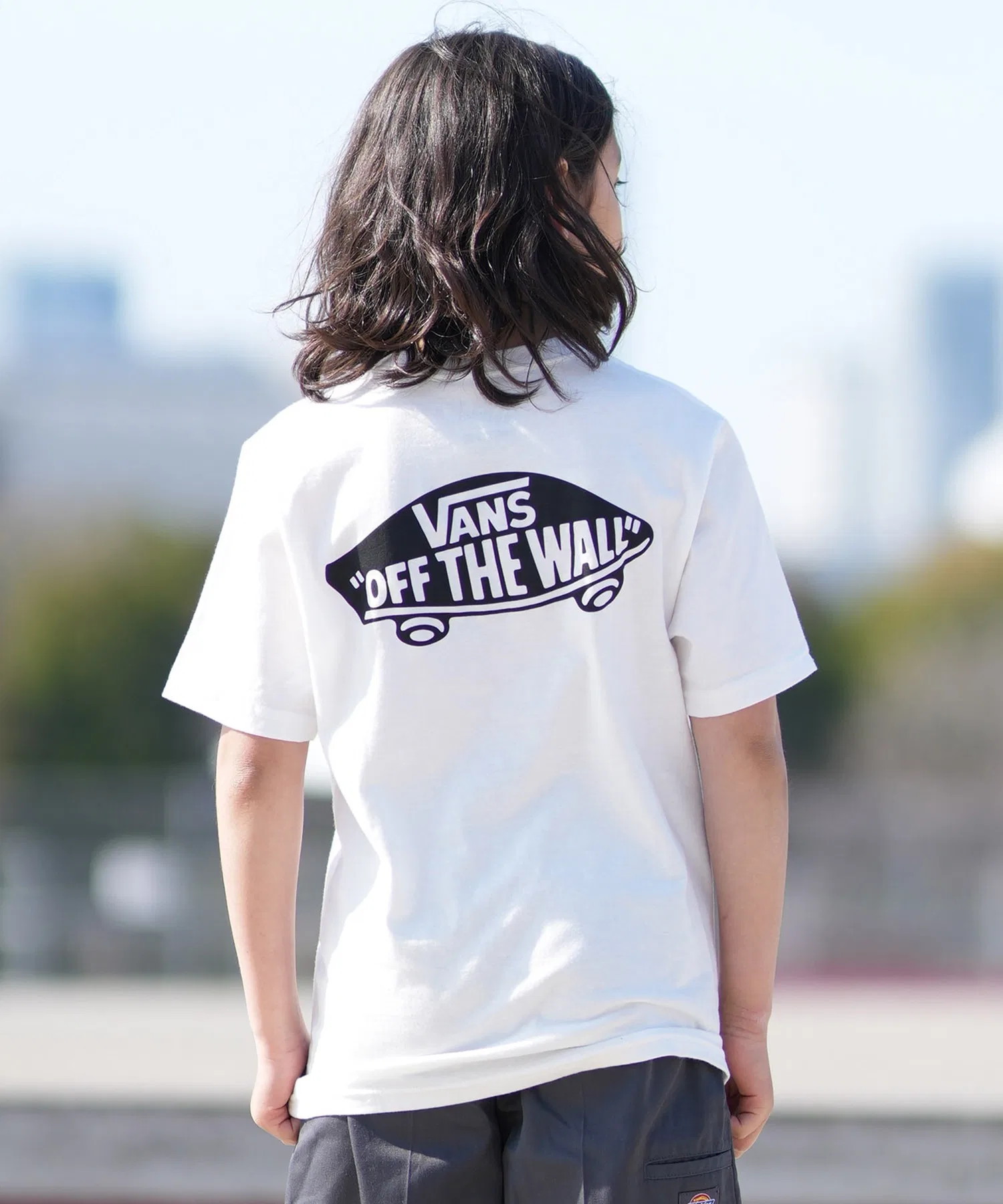 Детская футболка VANS с логотипом на спине белая