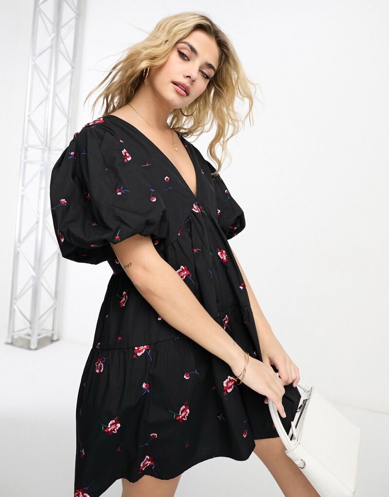 

Черный многоярусный комбинезон с вышивкой ASOS DESIGN