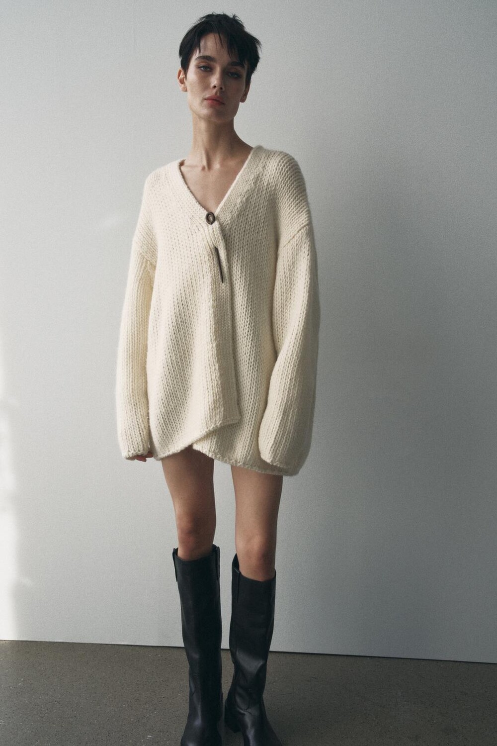 

Куртка из 100% шерсти с v-образным вырезом ZARA, экрю