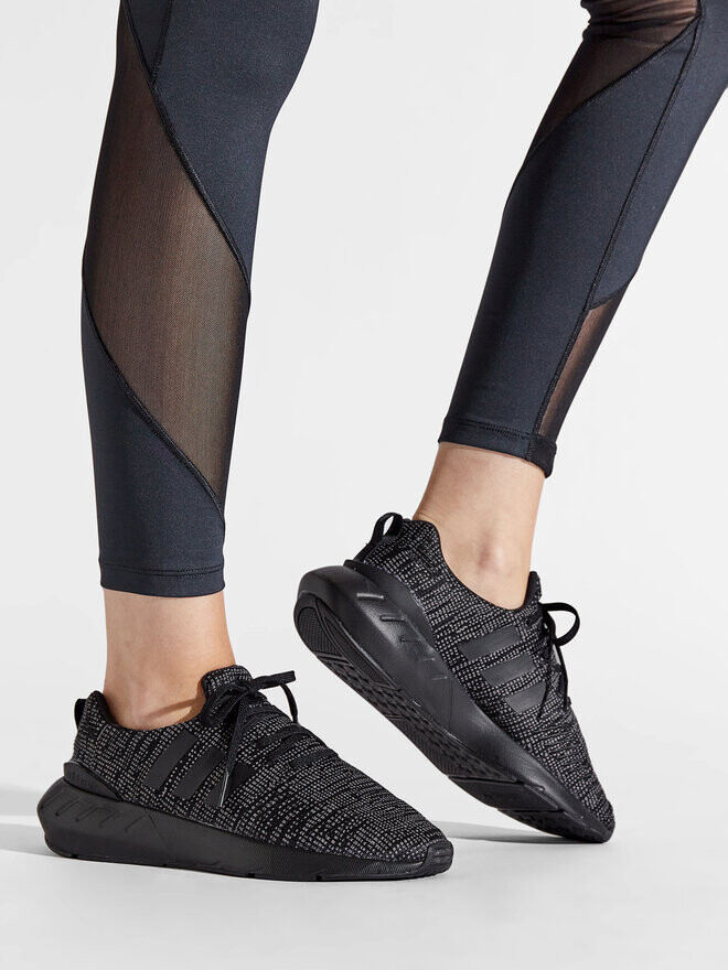 Кроссовки Swift Run 22 J adidas, черный — фото 2