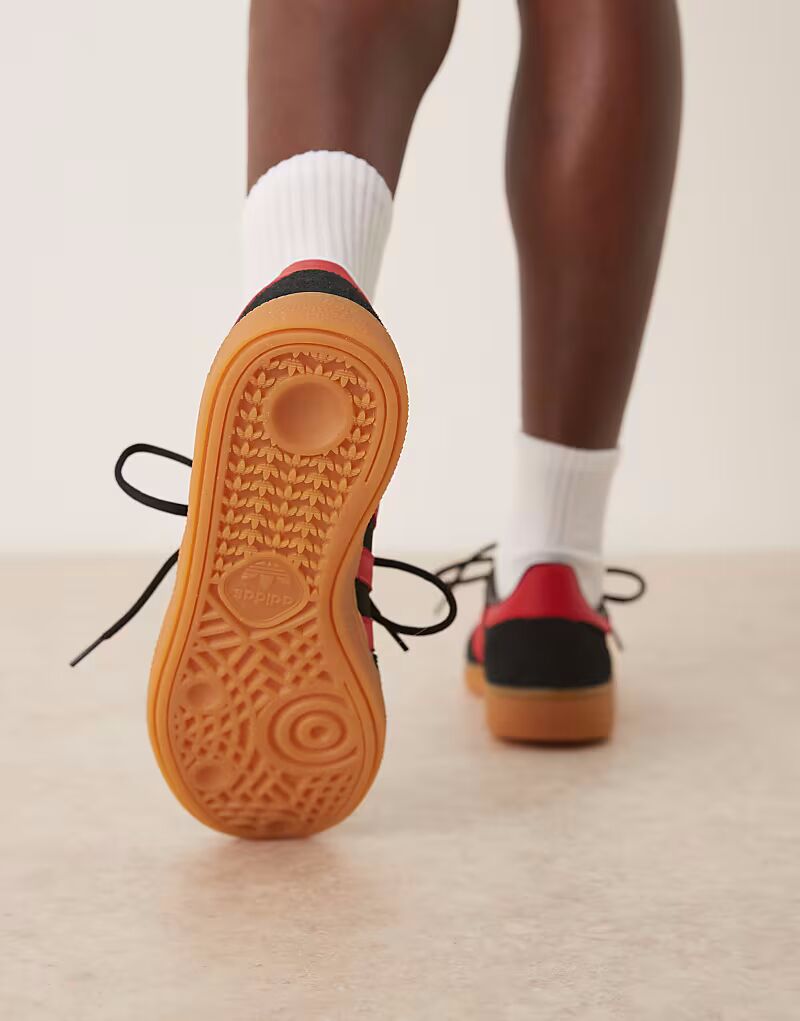 Кроссовки Adidas Originals Handball Spezial черного и красного цвета — фото 4