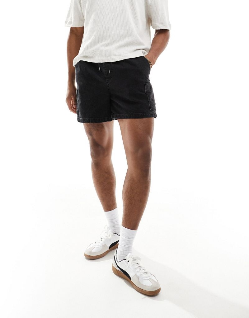

Черные джинсовые шорты карго с широкими штанинами ASOS DESIGN