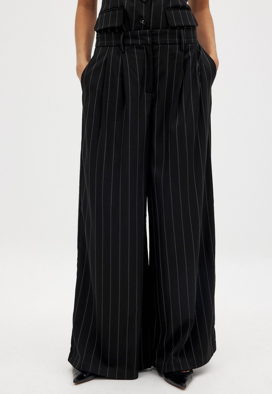 

Брюки NA-KD WIDE LEG HIGH WAIST LOOSE, Black White Stripe/Black
