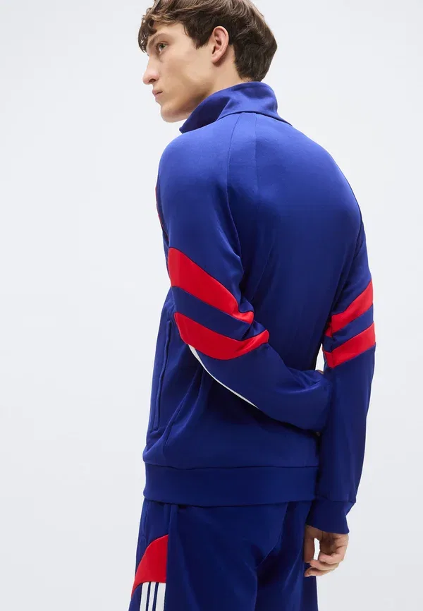 Куртка тренировочная Adidas Sportswear Tiro, цвет таинственные чернила/чистый рубин/белый — фото 4