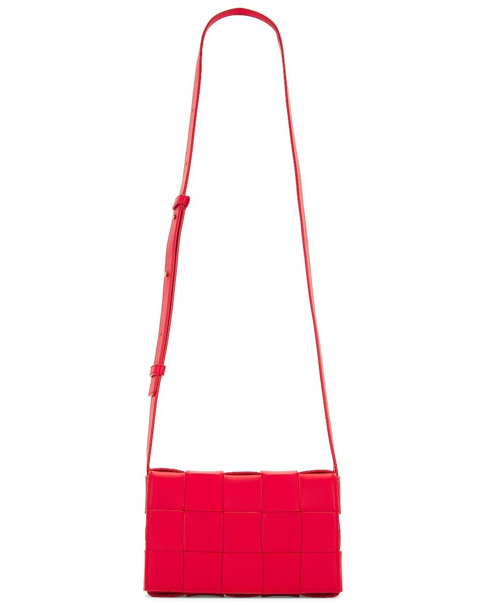 

Сумка кросс-боди Bottega Veneta Small Cassette, цвет Redstone & Gold