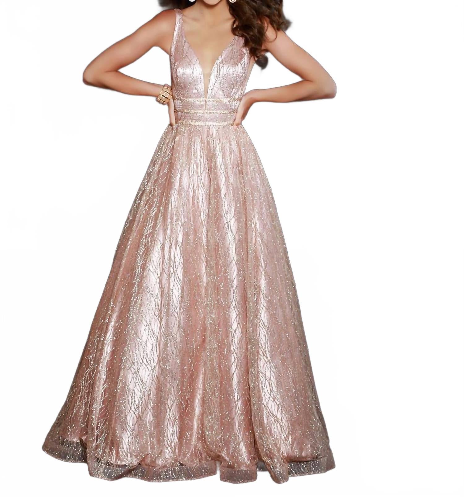 

Макси-платье для выпускного в розовом золоте 2Cute