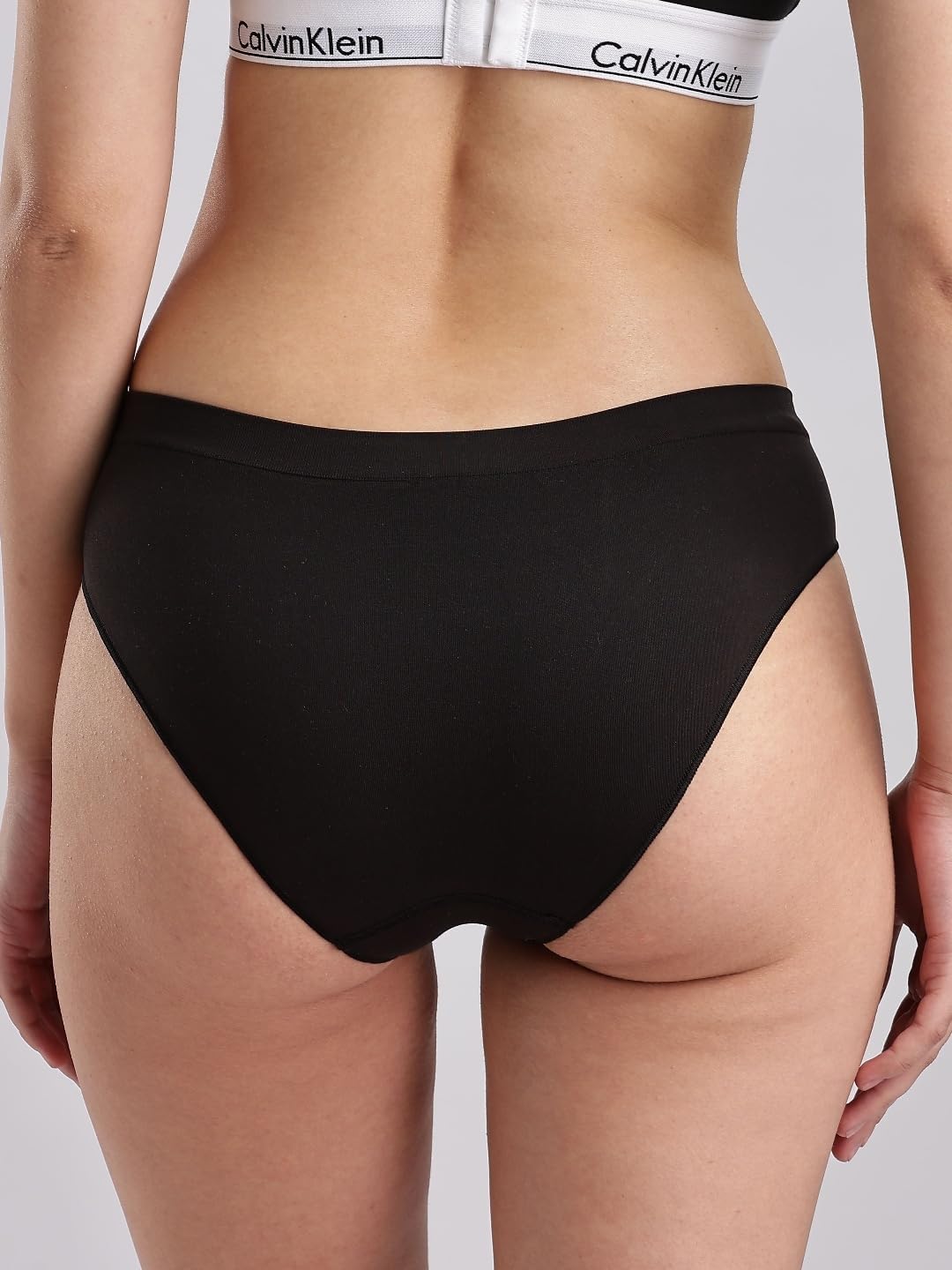 Женский комплект из трех бесшовных купальников-бикини Calvin Klein Bonded Flex со средней посадкой, Black/ Cedar/ Sparrow — фото 4