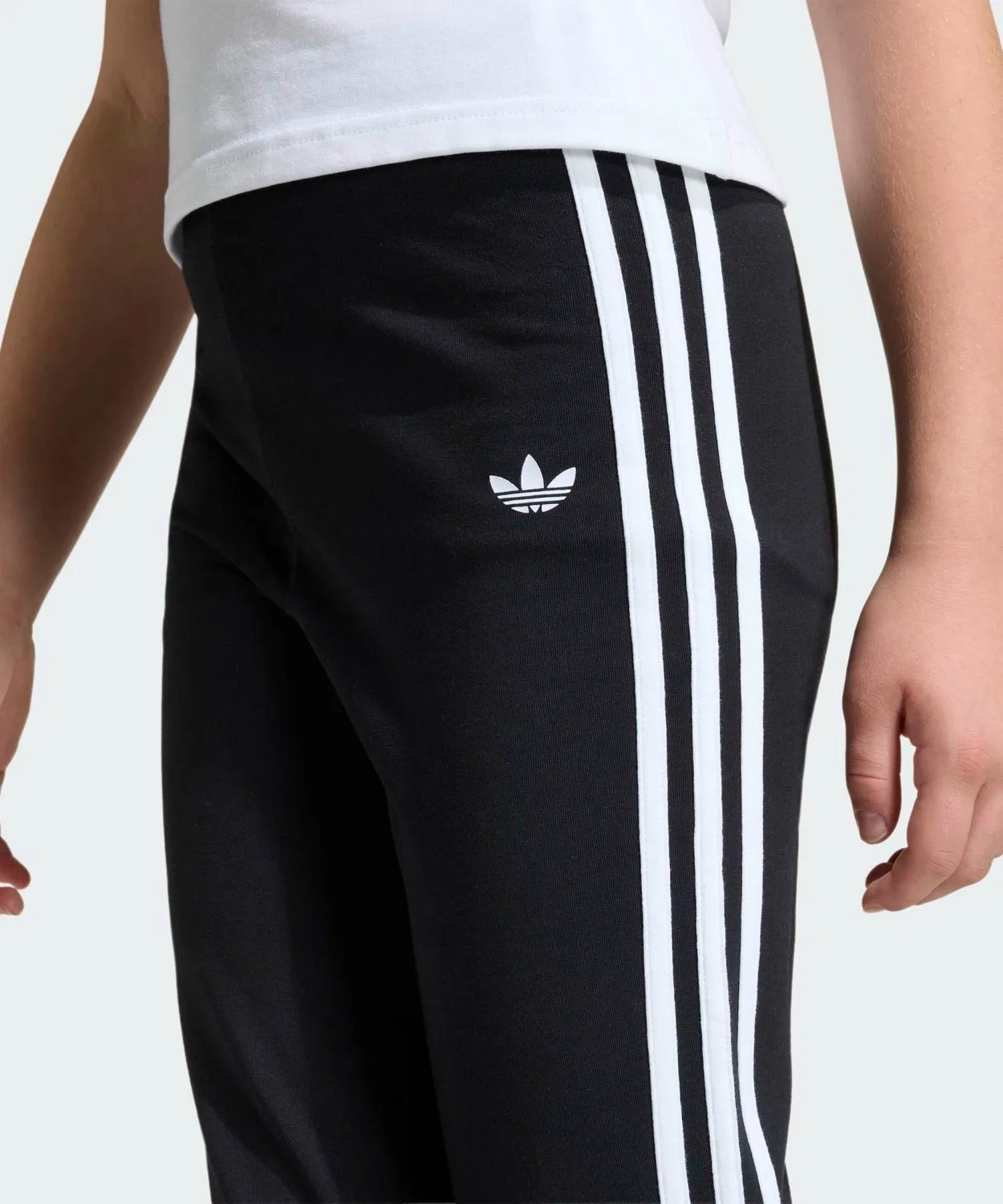 Фларе леггинсы с тремя полосками adidas Originals, черные — фото 3