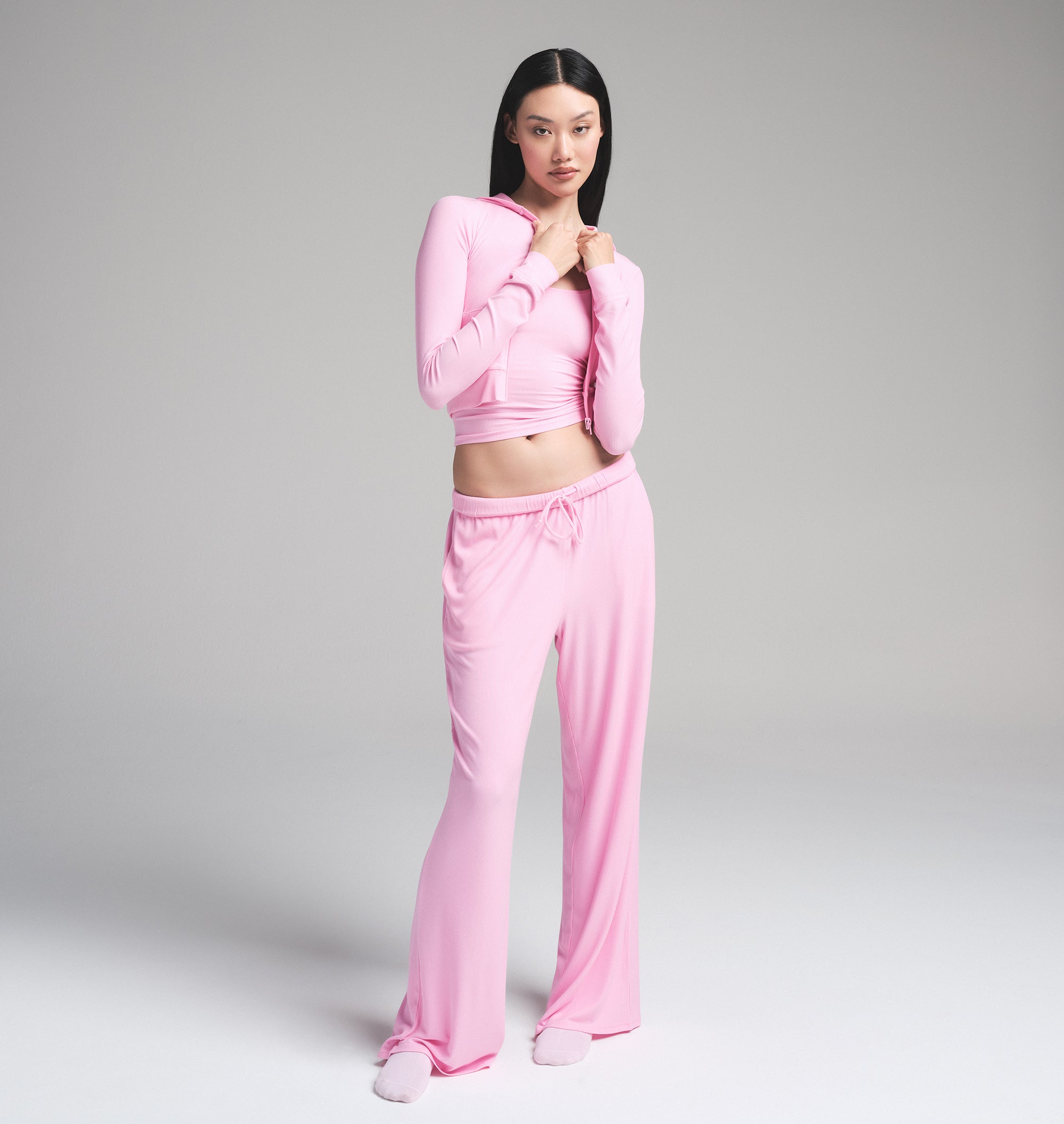 

Свободные брюки SKIMS, цвет bubble gum