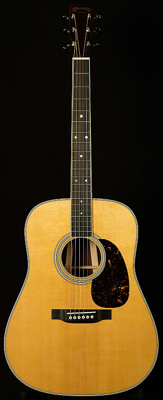 

Акустическая гитара Martin Guitars Standard Series D-35