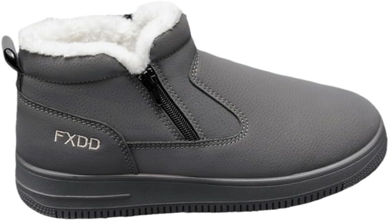 

Зимние мужские высокие утепленные хлопковые ботинки. Удобная и теплая внутренняя отделка. Противоскользящая и прочная подошва Clolinde, серый