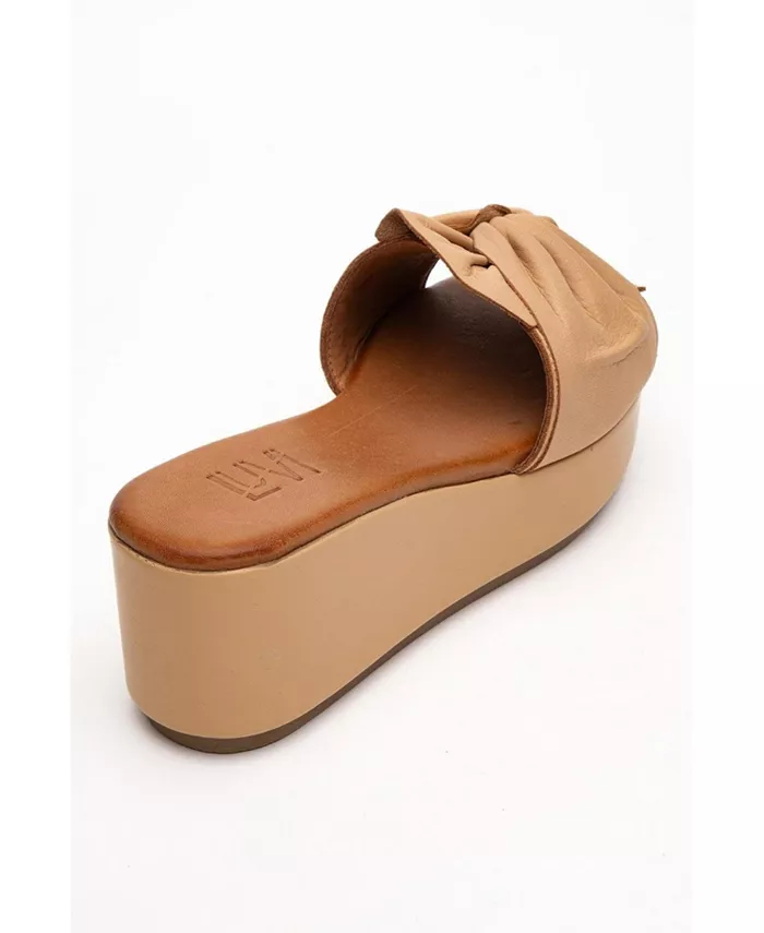 Сандалии из кожи на танкетке Syndra Bow (женские) Forever & Always Shoes, загар/бежевый — фото 4