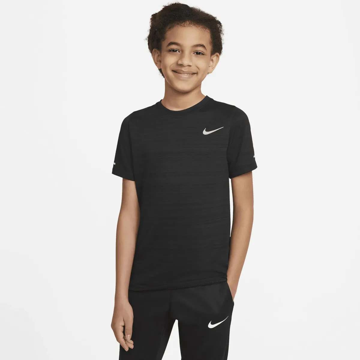 

Тренировочная футболка Nike "Dri-FIT Miler Big Kids' (Boys') Training Top", черный