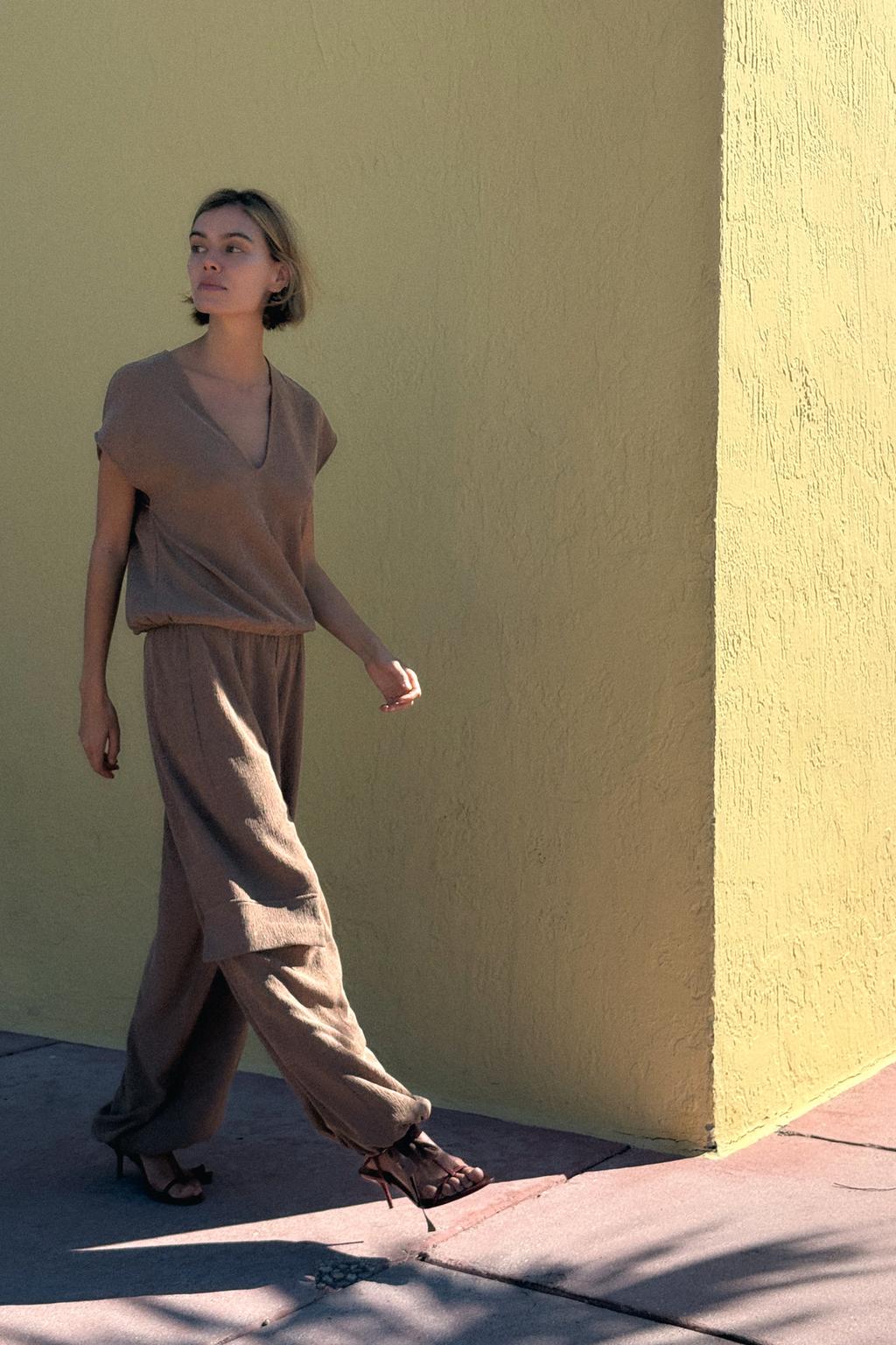 

Текстурированные брюки-карго ZARA, цвет Light brown