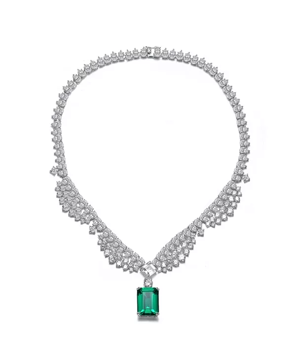

Ожерелье с подвеской из белого золота с прямоугольными зелеными кубическими цирконами Rachel Glauber, green