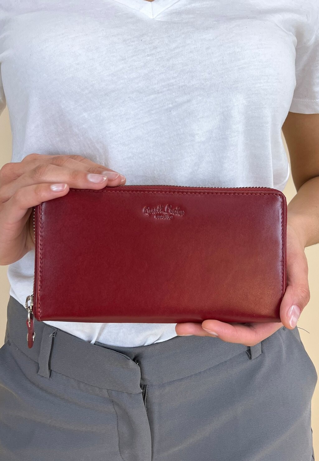 

Кошелек IRIS Gusti Leder, цвет red