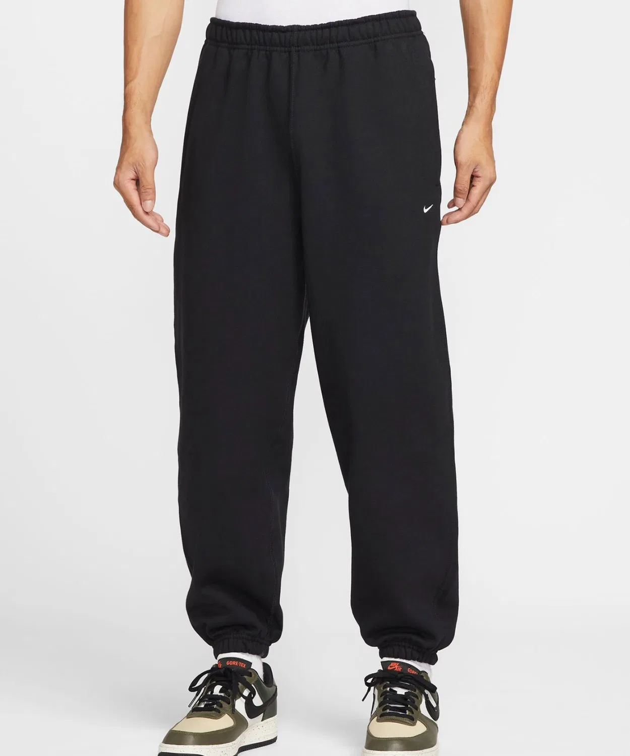 Спортивные брюки Nike с логотипом Swoosh, черные