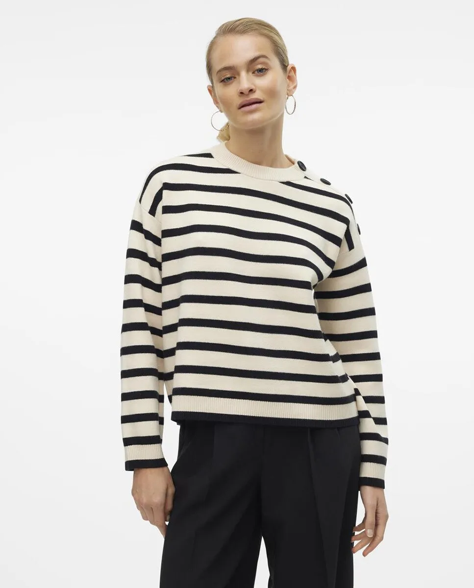 

Женский свитер с длинными рукавами и пуговицами на плечах Vero Moda, белый