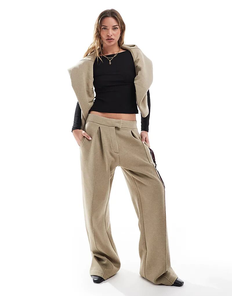 

Спортивные брюки свободного кроя ASOS DESIGN с декоративными швами цвета хаки