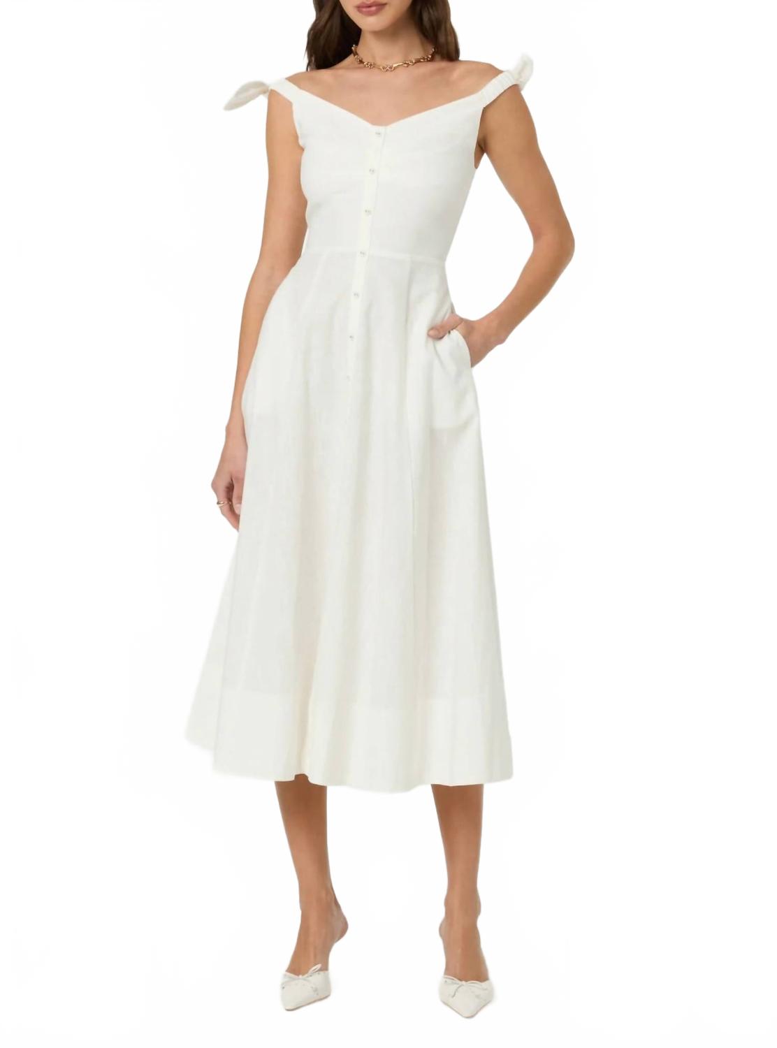 

Шифоновое платье с открытыми плечами ASTR, белый