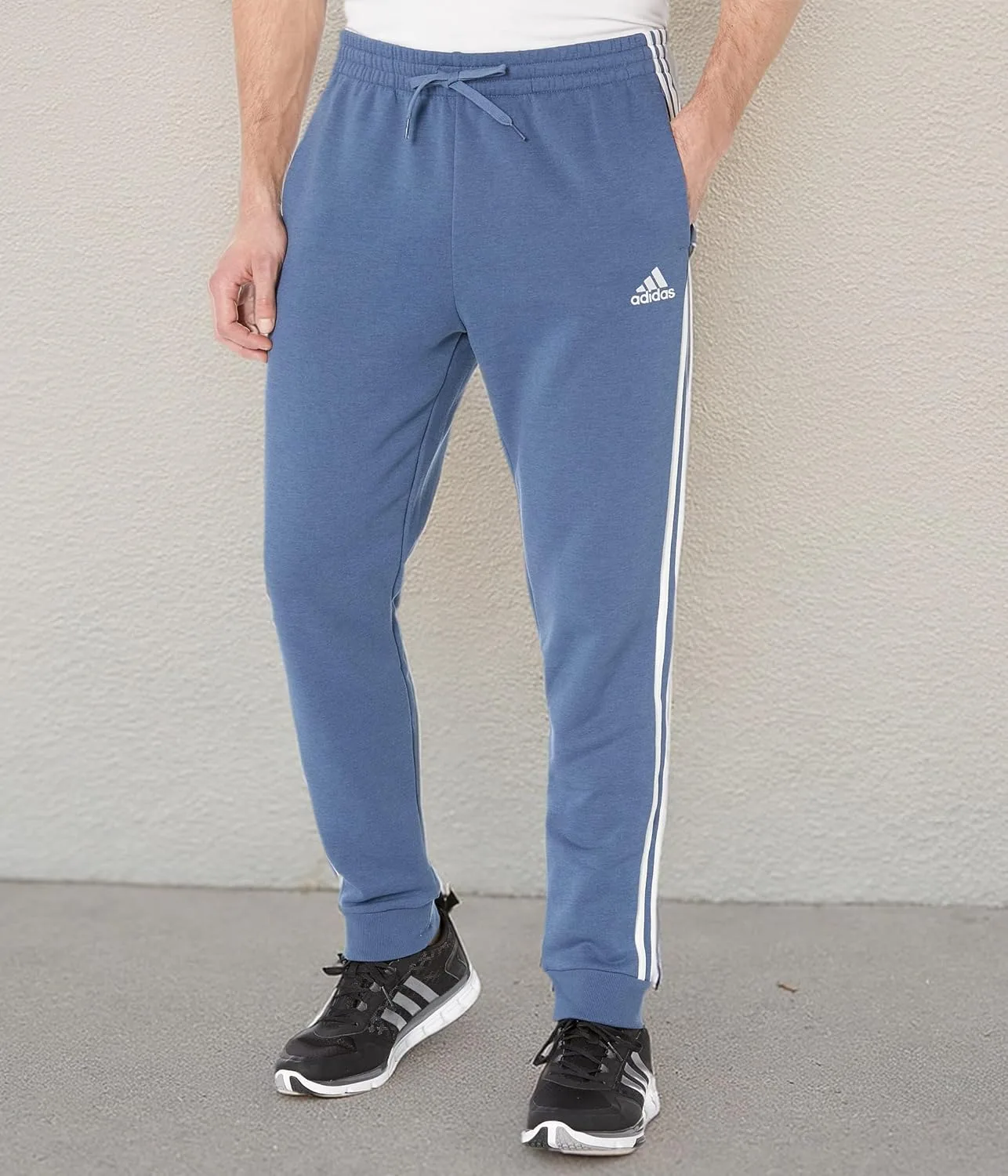 Мужские флисовые брюки Adidas Essentials с зауженными манжетами и тремя полосками, белый — фото 3