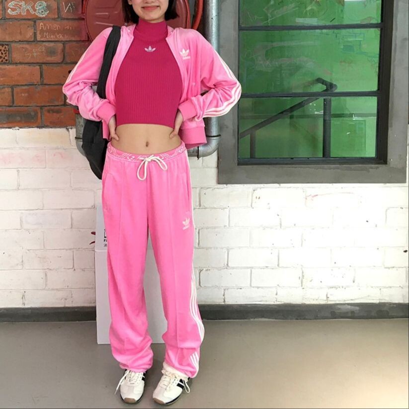 FEIFEI RUAN CO-BRANDED MODEL Трикотажные спортивные штаны женские розовые Adidas Originals — фото 2