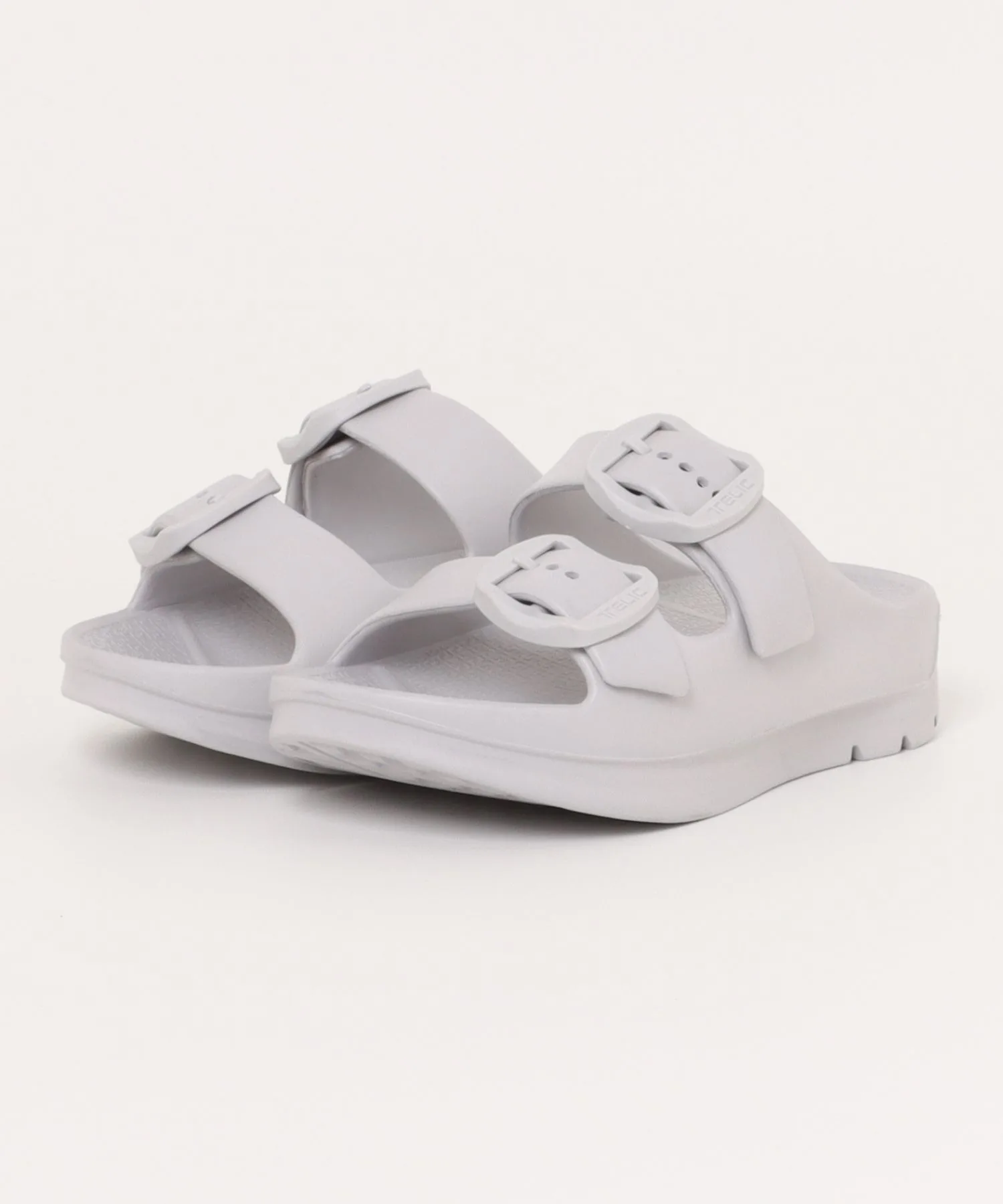 Универсальные сандалии с W-пряжкой TELIC W-BUCKLE2 светло-серые