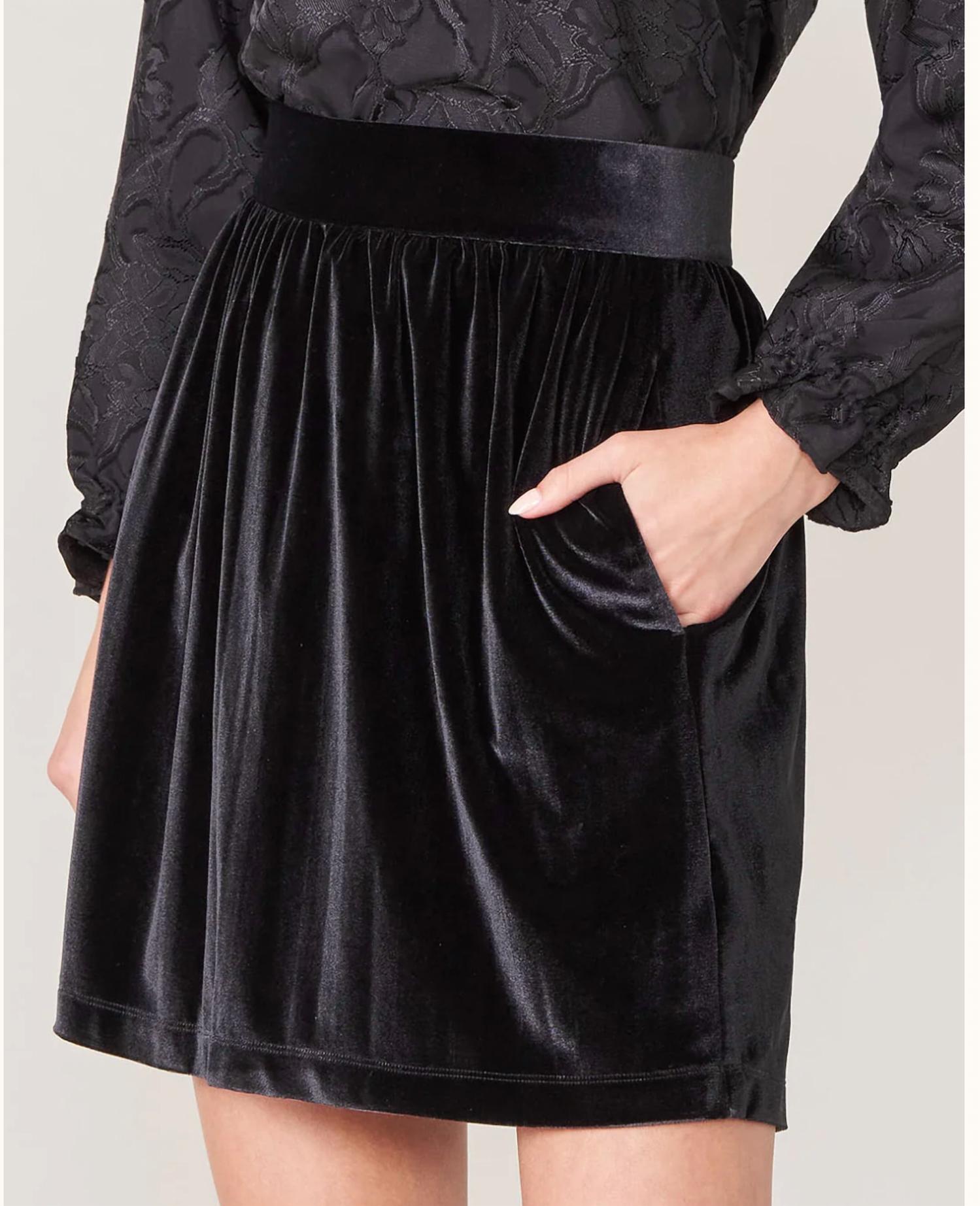 

Юбка Gianna Stretch Velvet черного цвета spartina 449