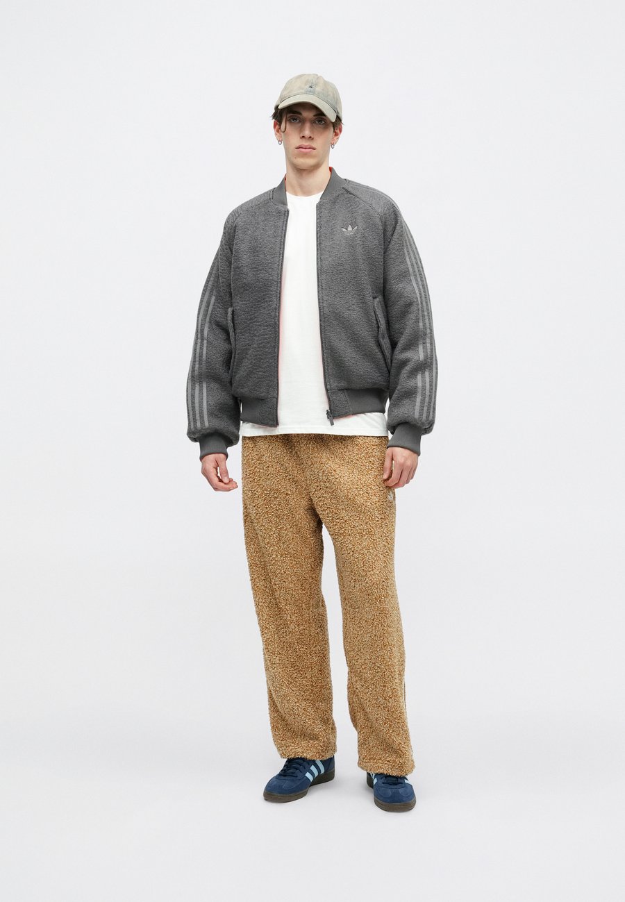 Куртка Adidas Originals Bomber Jacket, Grey Strata/Semi Impact Orange/Dark Grey — фото 3
