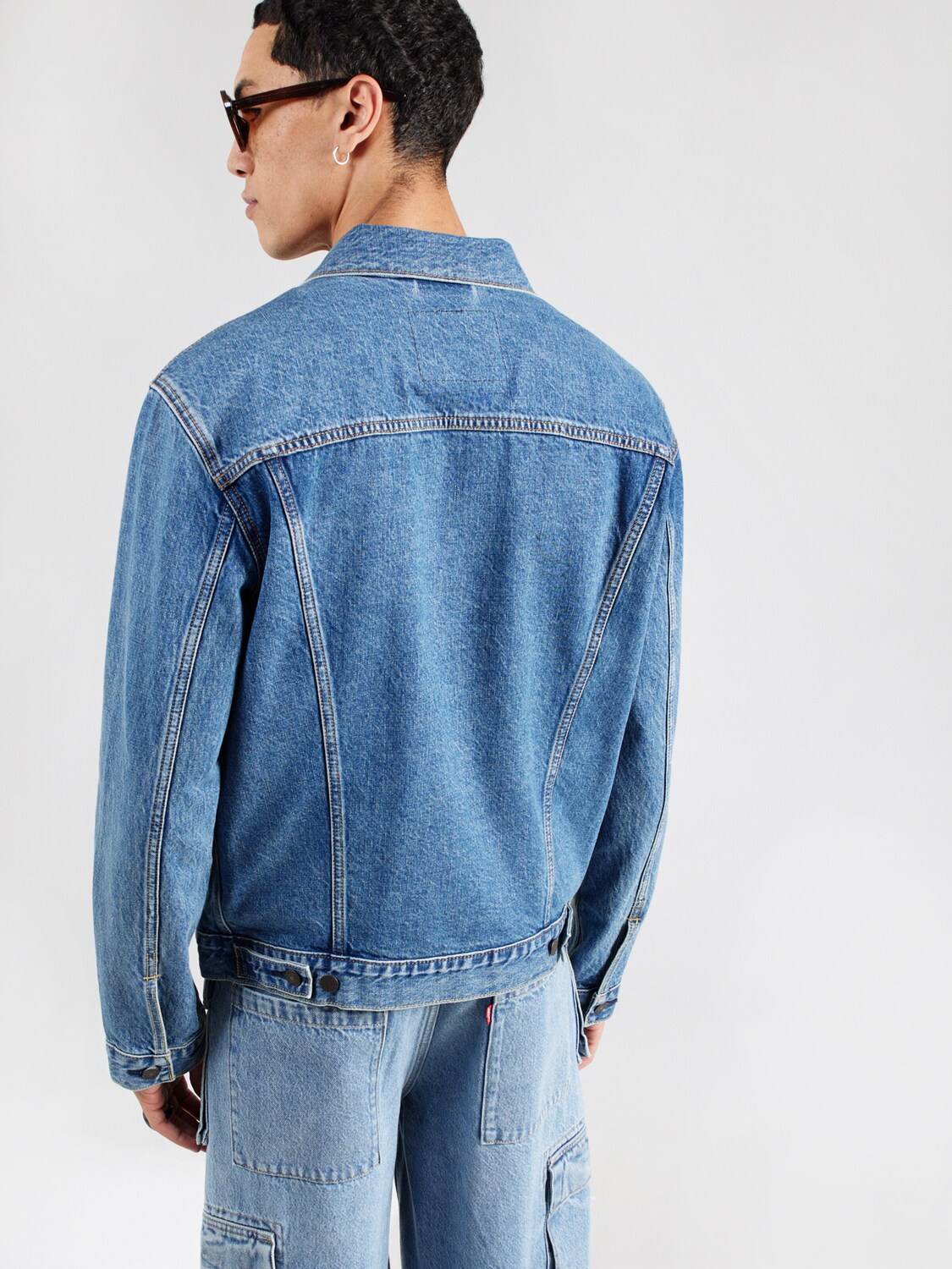 LEVI'S  Куртка межсезонная 'Trucker Jacket' в синем дениме — фото 4