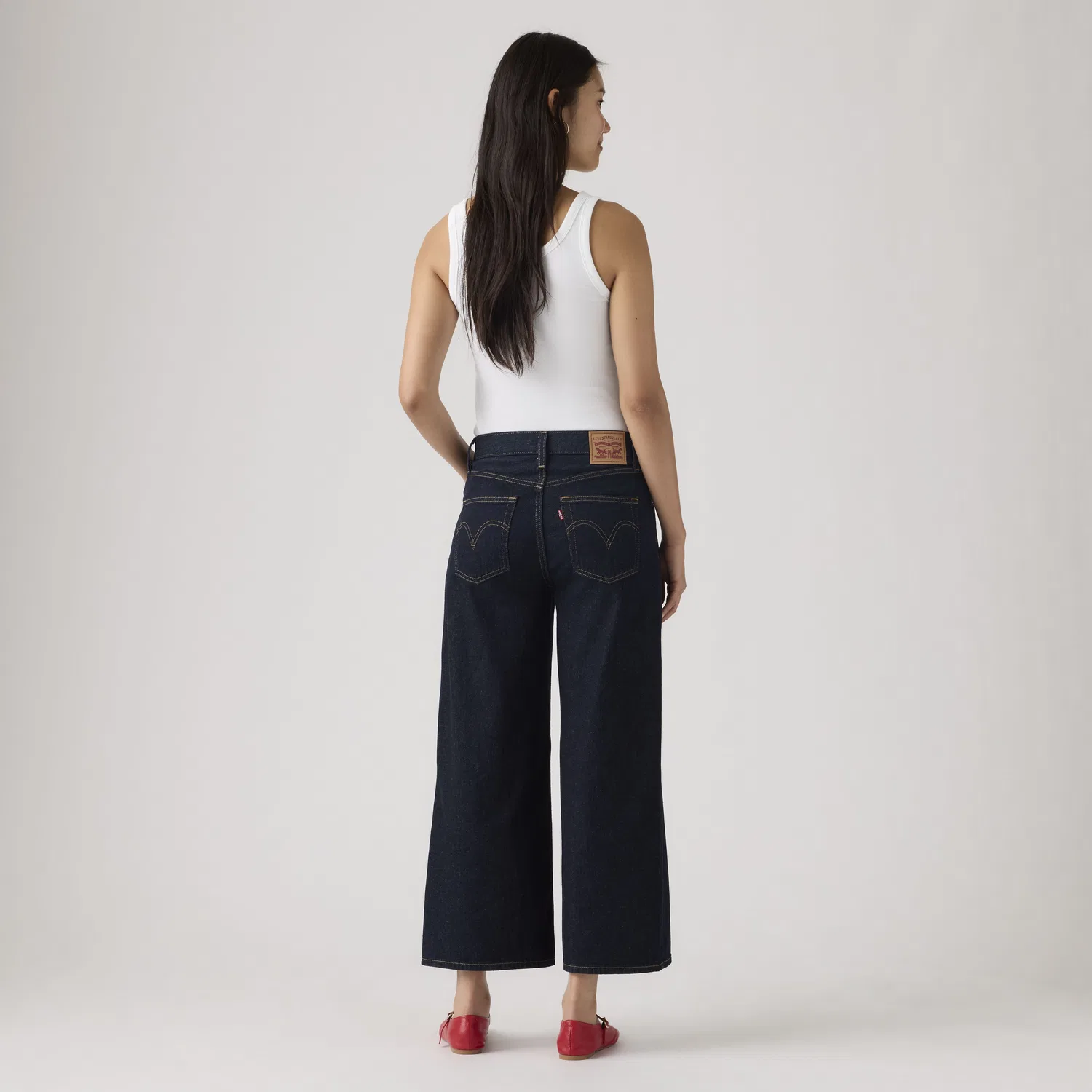 Женские джинсы средней длины, широкие, до щиколотки, легкие Levi's, Dark Wash — фото 3