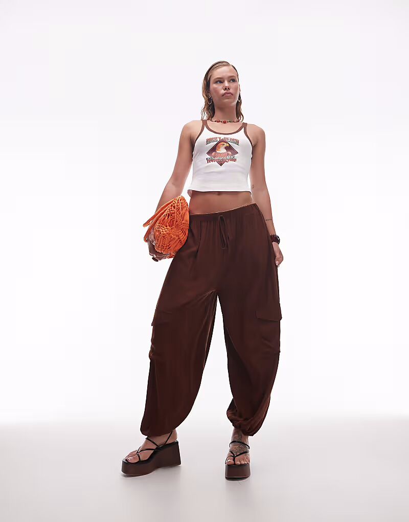 

Брюки-баллоны с текстурированными карманами шоколадного цвета Asos Design