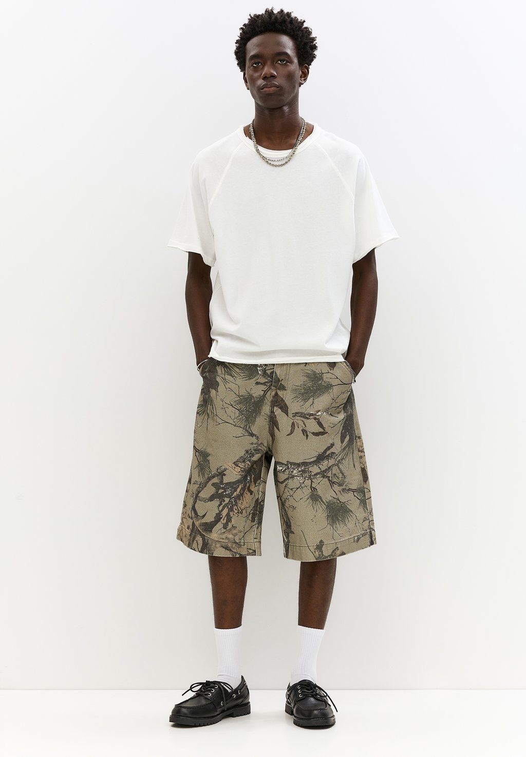 

Базовая футболка SHORT SLEEVE TRIMMED PULL&BEAR, белый