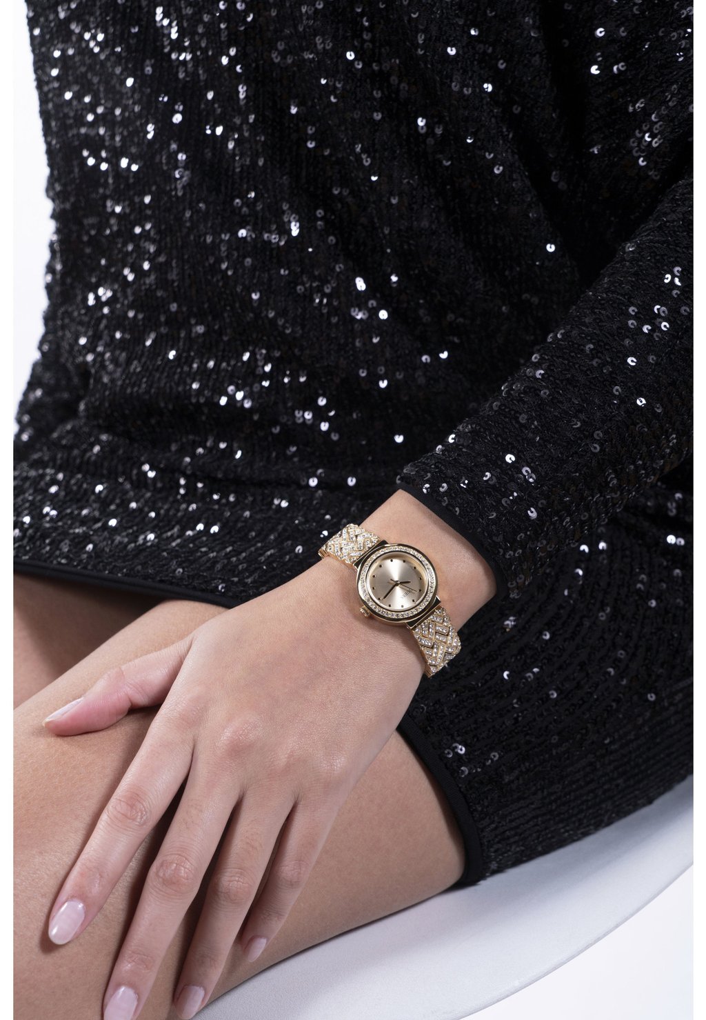

Часы Guess, золотой