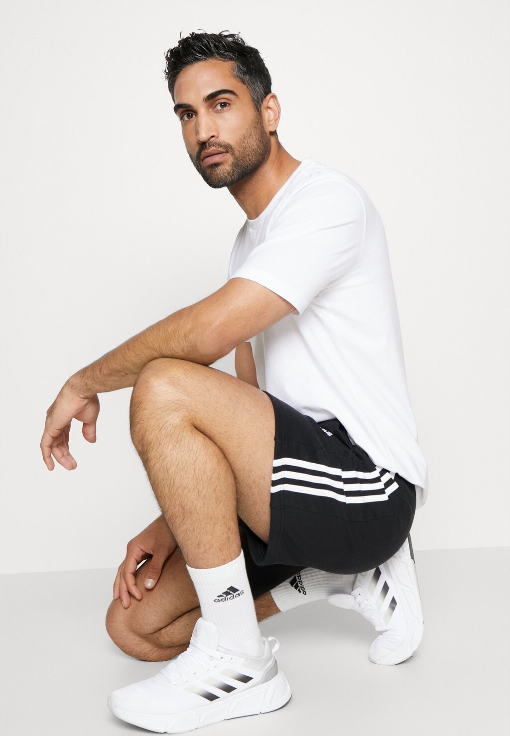 

Спортивные шорты Essentials French Terry 3-Stripes adidas Sportswear, черные