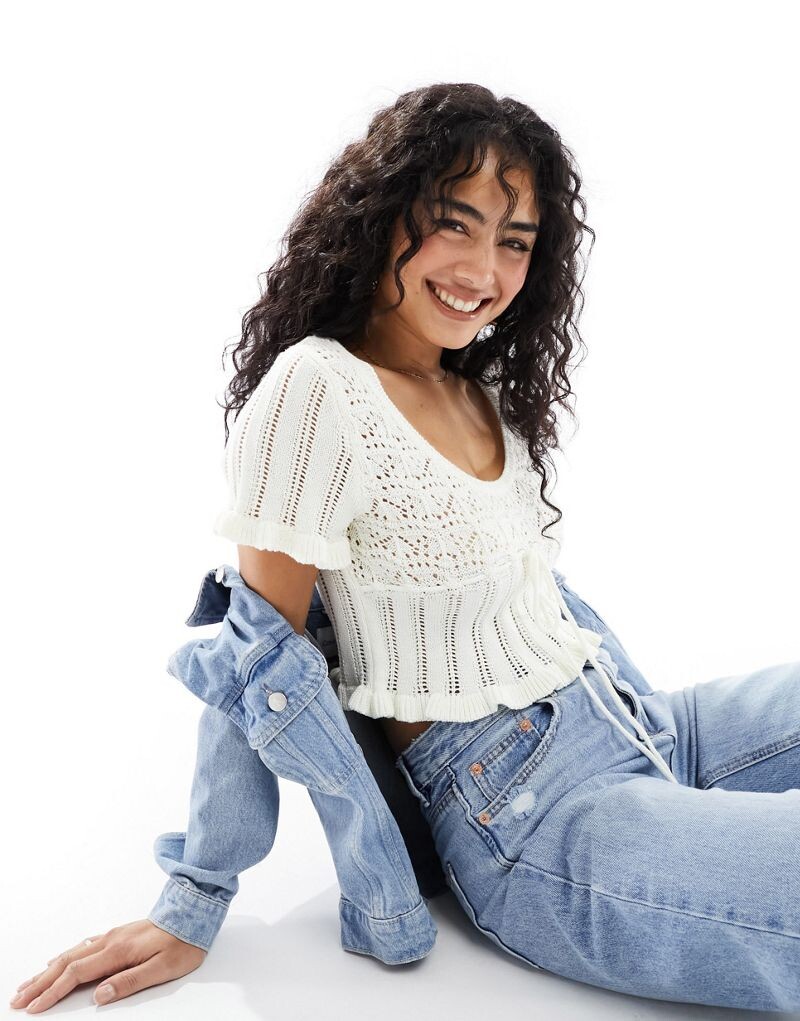 

Кремовый вязаный топ с открытой строчкой и завязкой на талии ASOS DESIGN