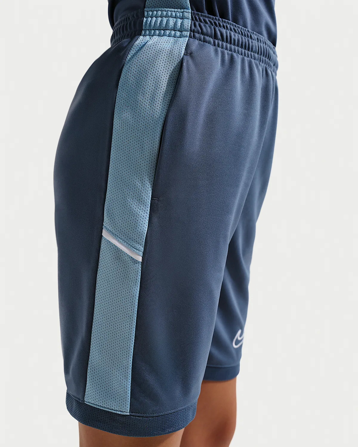 Детские футбольные шорты Nike Academy Dri-FIT, Diffused Blue/Psychic Blue/White — фото 3