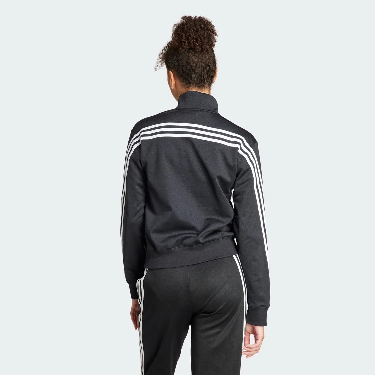 Женская чёрно-белая спортивная куртка с тремя полосками от Adidas — фото 3