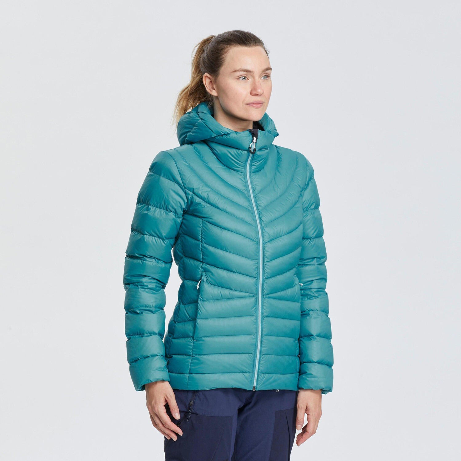 

Пуховик Decathlon для горного треккинга с капюшоном — MT500 — 10 градусов C Forclaz, синий