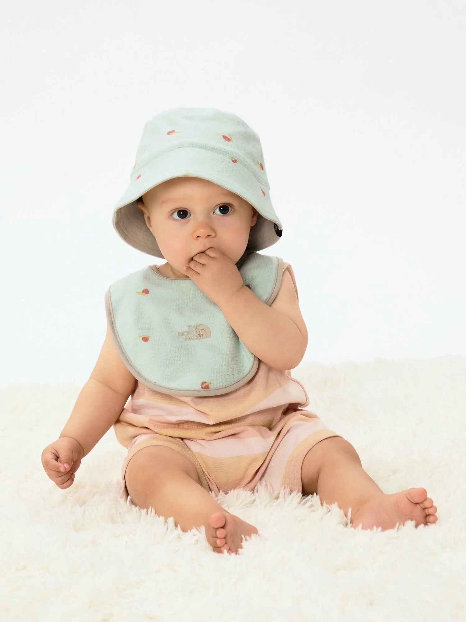 Комплект из шапочки и слюнявчика (для малышей) The North Face, Wobbling Curation — фото 4