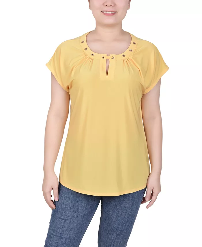 

Укороченный топ с воротником на люверсах и удлиненными рукавами Petite Grommet Neck Knit NY Collection, желтый