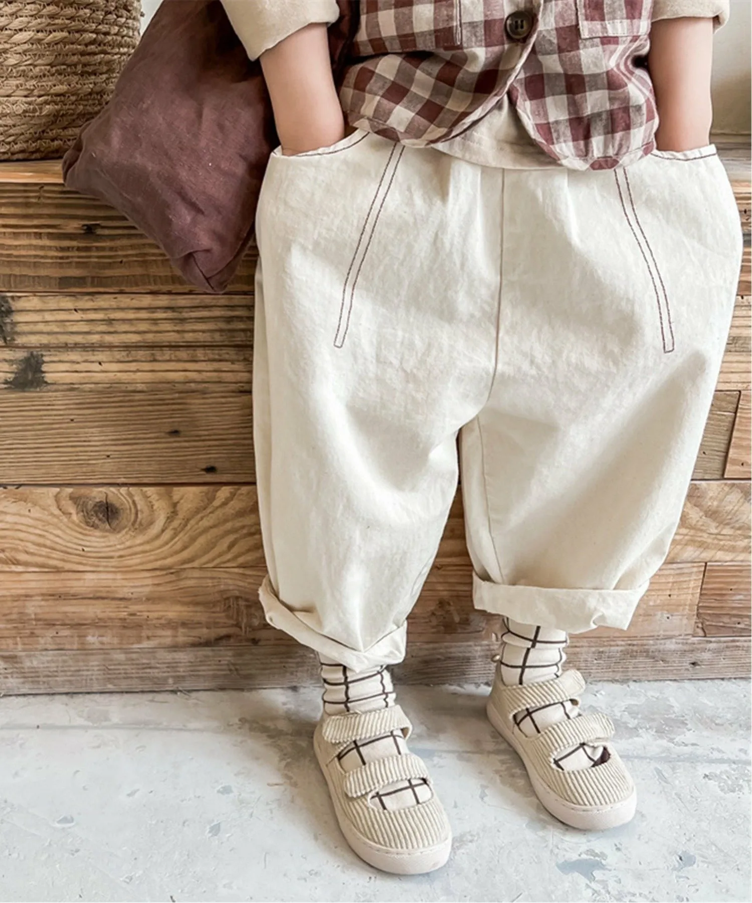 Детские корейские брюки-клеш с декоративной вышивкой /(K) [aimoha-KIDS-] Aimoha Kids, beige — фото 2