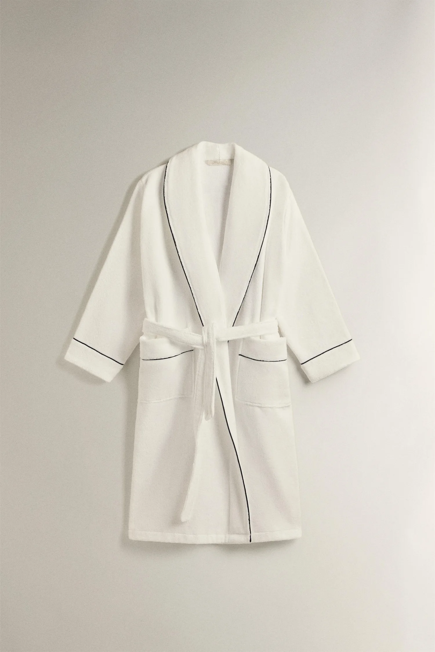Шкатулка для ванной с кантом (400 г/м²) Zara, черный