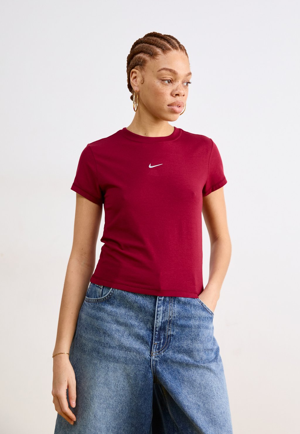 

Базовая футболка Nike Sportswear, красный