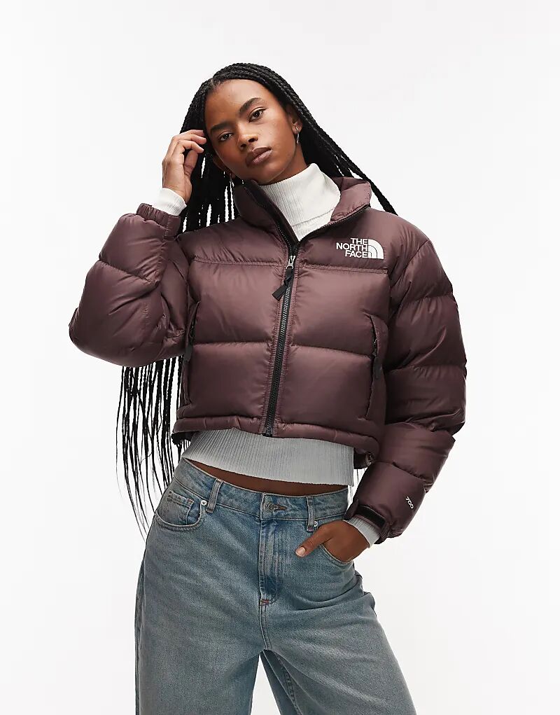 

Укороченная пуховая куртка North Face Nuptse темно-коричневого цвета