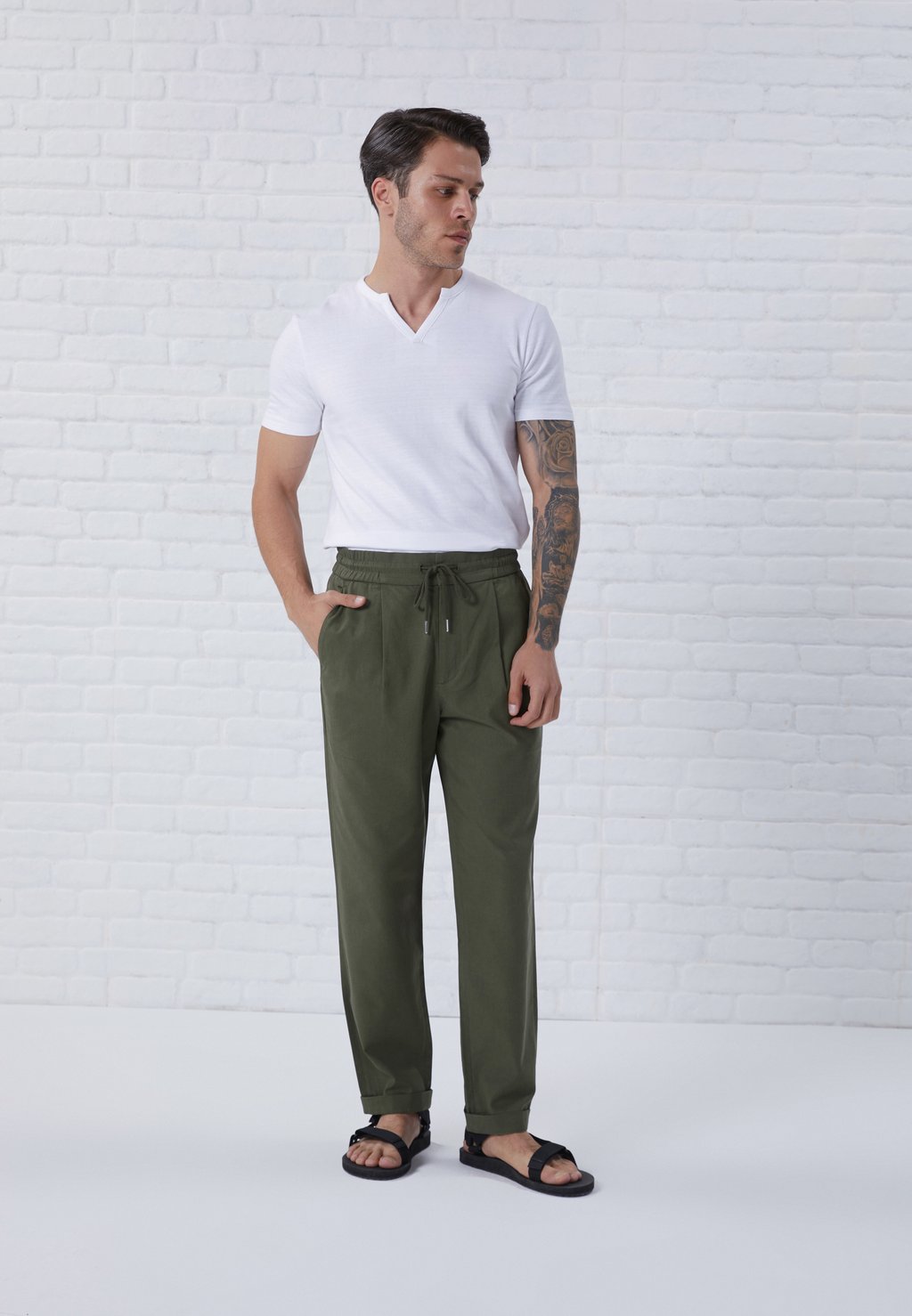 

Брюки Chino Jogger Pier One, хаки