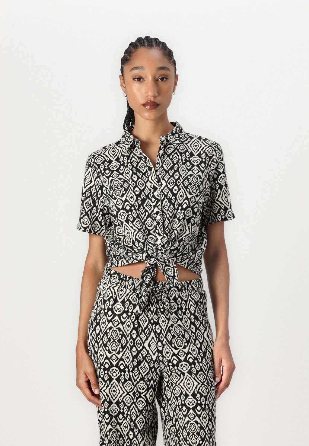 

Блузка на пуговицах LINNO ICHI, Black Diamond Ikat