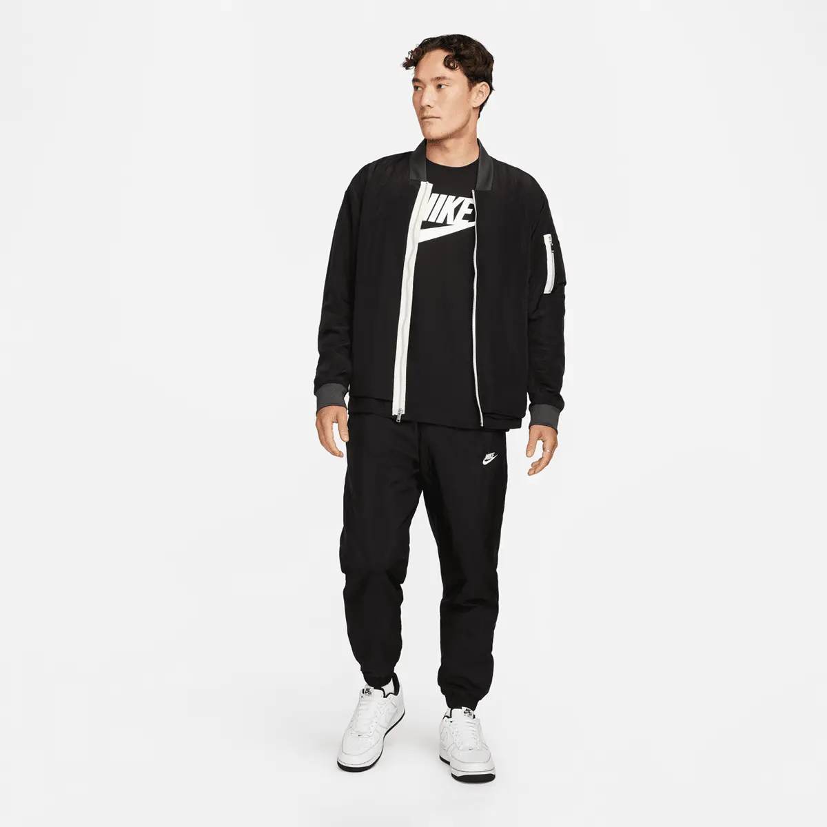 Футболка Nike Sportswear Tee, черный — фото 4